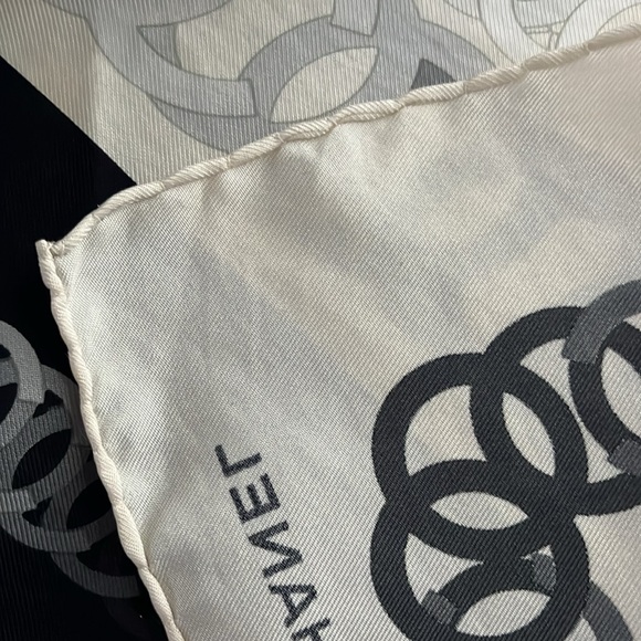 CHANEL Silk Monochrome Logo CC Chain Print Scarf - Picture 5 of 9